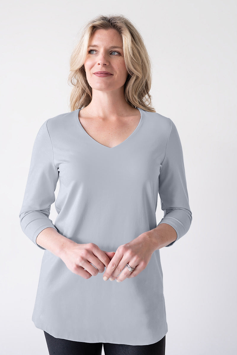 Ivory V-Neck 3/4 Sleeve Tunic Front View - Travel Clothing | JudyP Apparel